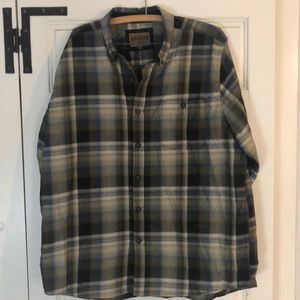 North River long sleeve button down shirt. Size XL.